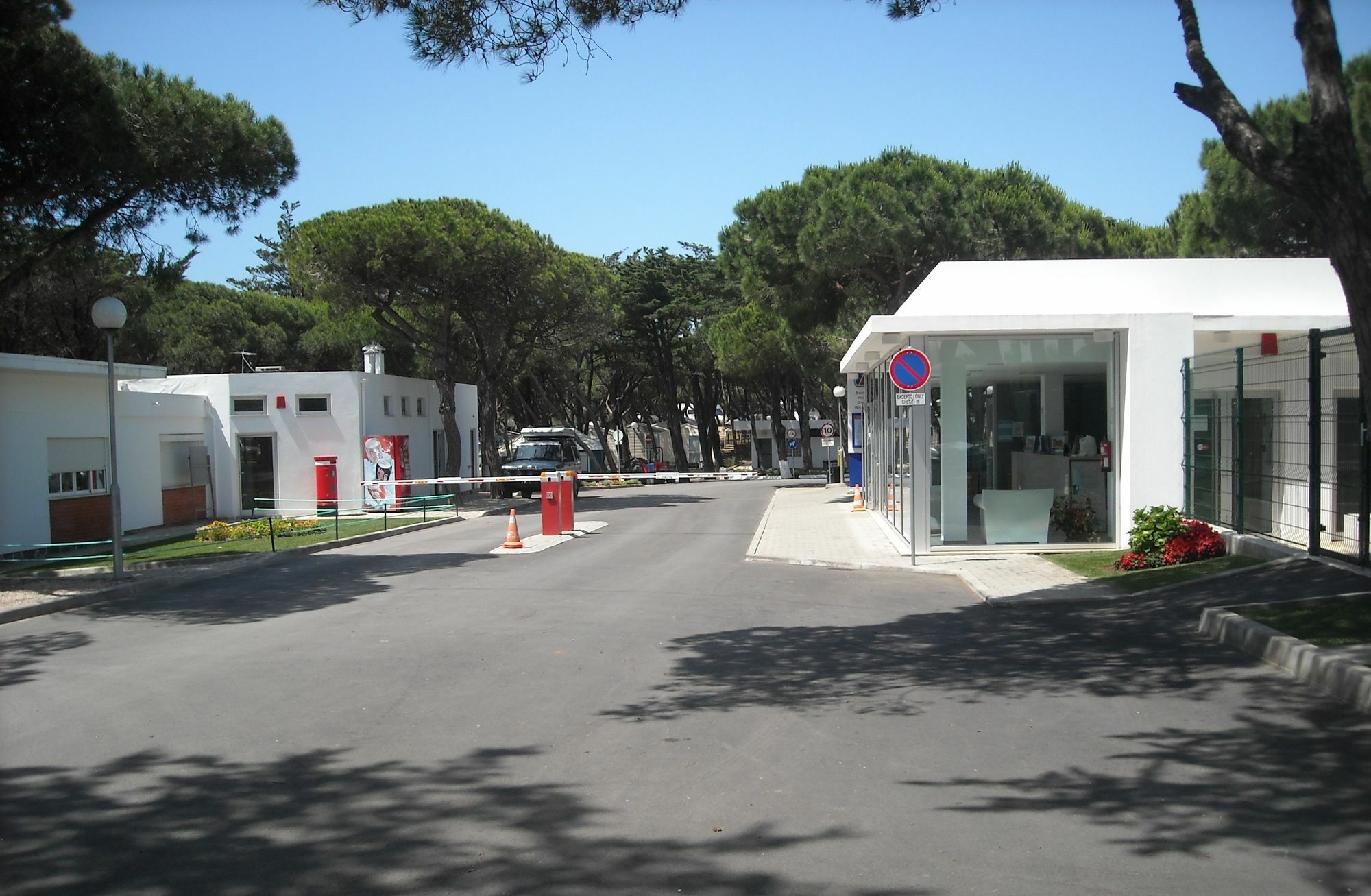 Orbitur Guincho Bungalows - Caravan Park Cascais Exteriör bild